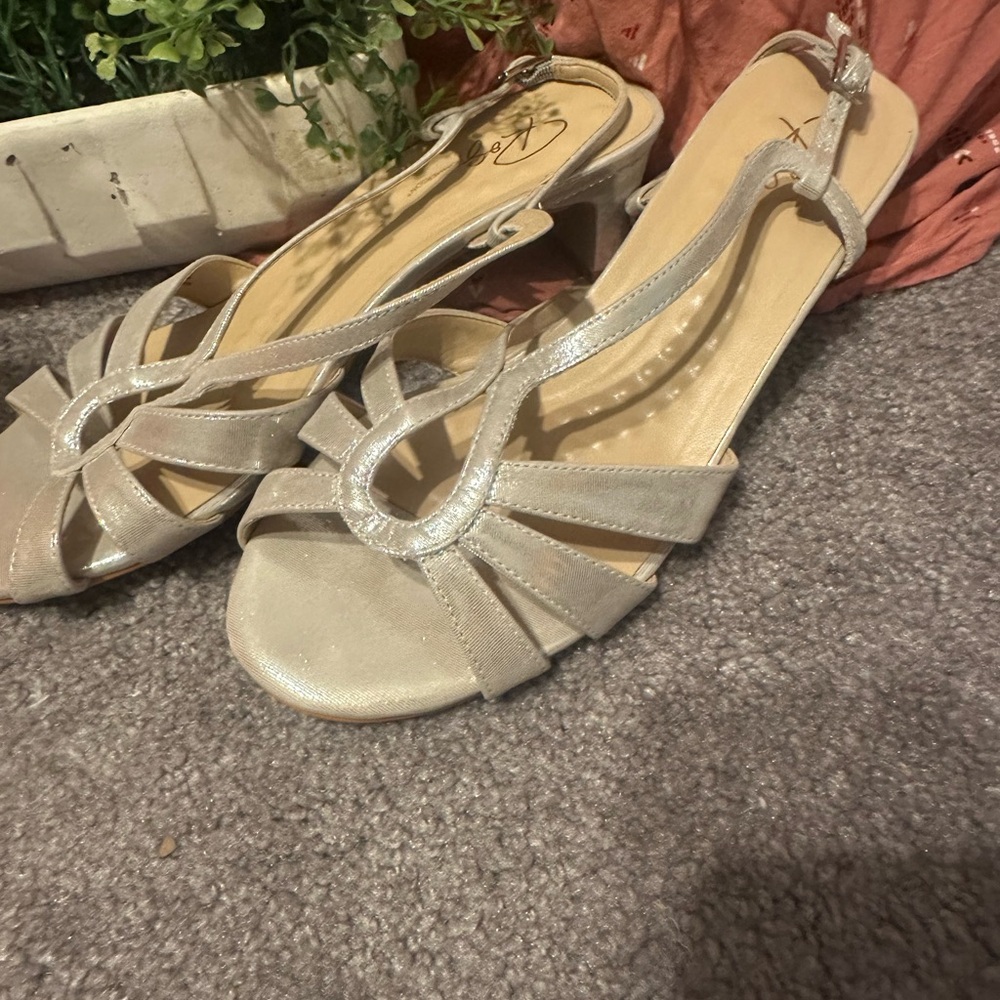 Chic Women's Silver Strappy Heels